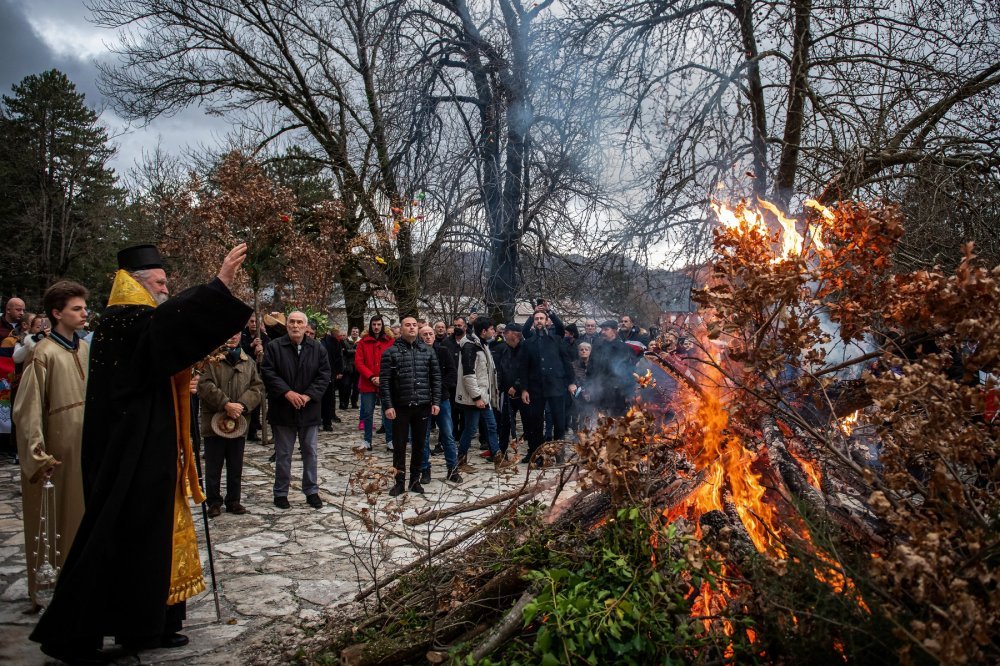 Pravoslavni vjernici obilježavaju Badnji dan: Počinju pripreme za Božić