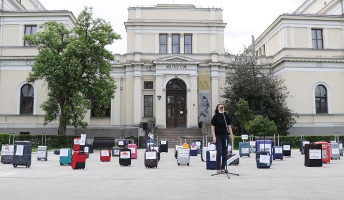 Prazni autobusi vozili kroz Sarajevo u znak podrške turističkoj privredi