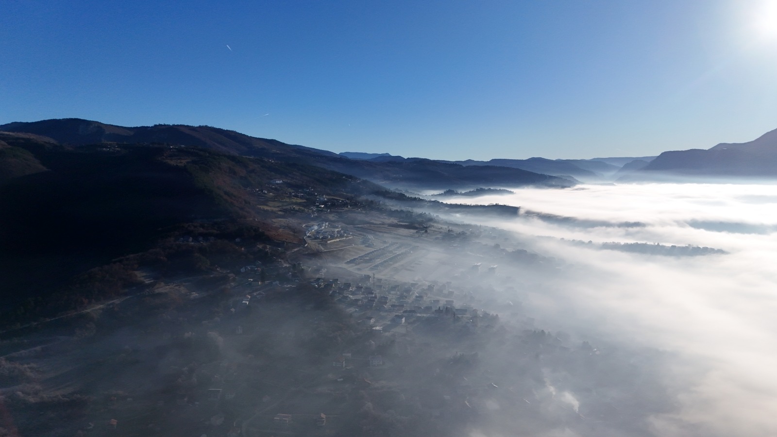 Pretežno oblačno u BiH uz slabiju kišu i snijeg na planinama