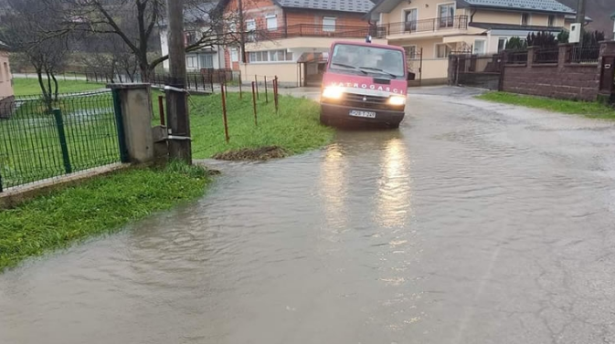 Problemi u Bosanskoj Krajini: Vodostaji rijeka u porastu, objekti zaplavljeni, prijete klizišta