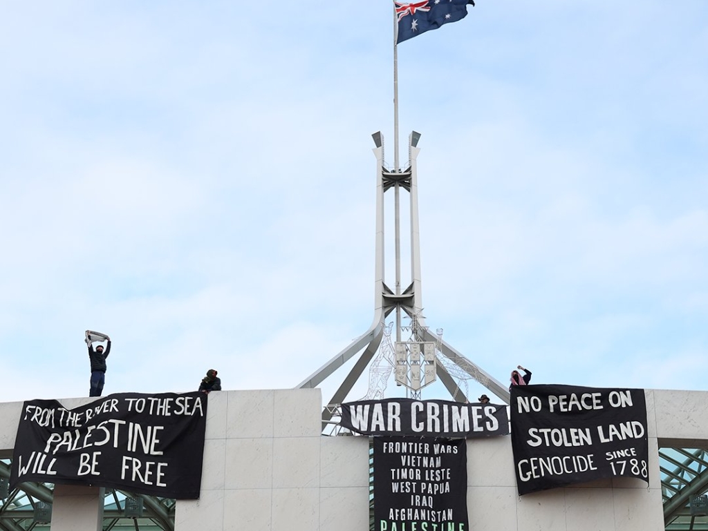 Propalestinski demonstranti se popeli na krov australskog parlamenta
