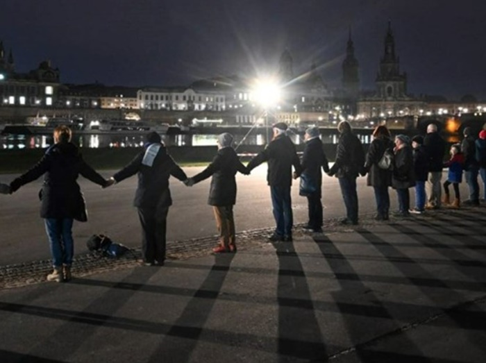 Protest protiv ekstremne desnice: 'Ljudski lanac' formiran u Njemačkoj