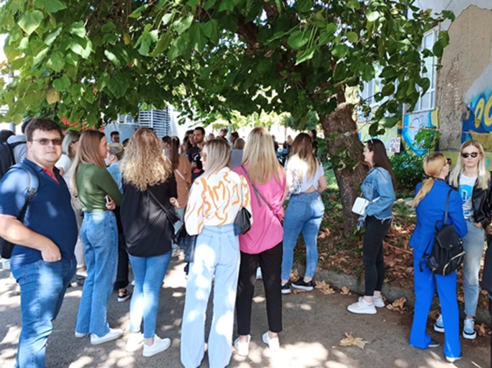 Protest studenata u Tuzli: Traže prenos četiri predmeta u narednu godinu ...