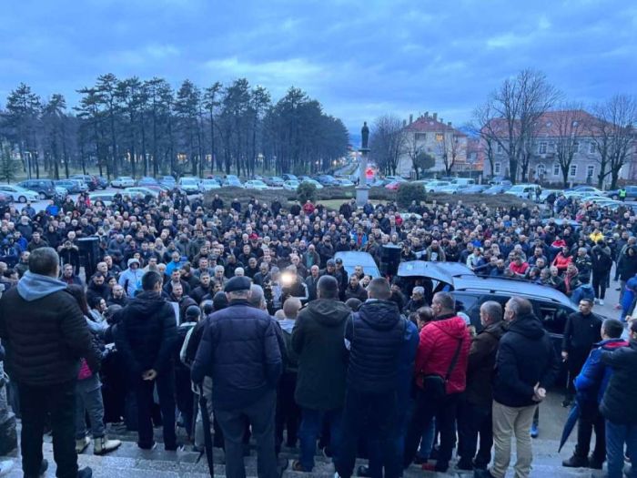 Protest u Nikšiću zbog oslobađajuće presude optuženim za oružanu pljačku Pošte