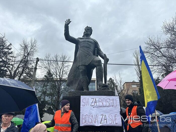 Protest u Sarajevu: 'Kralju Tvrtko, mi ti se kunemo da Bosnu izdati nećemo'