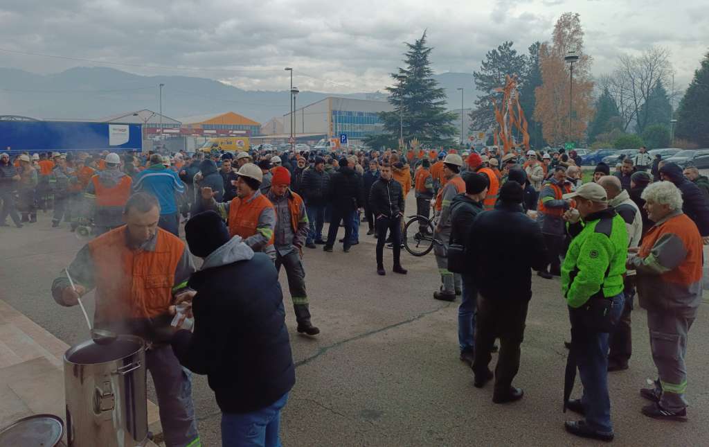 Radnici ArcelorMittala u štrajku već treći dan protestuju