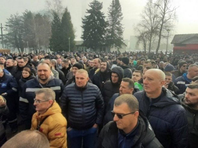 Radnici RiTE Ugljevik ponovo na protestnom skupu, direktor ih pozvao na posao