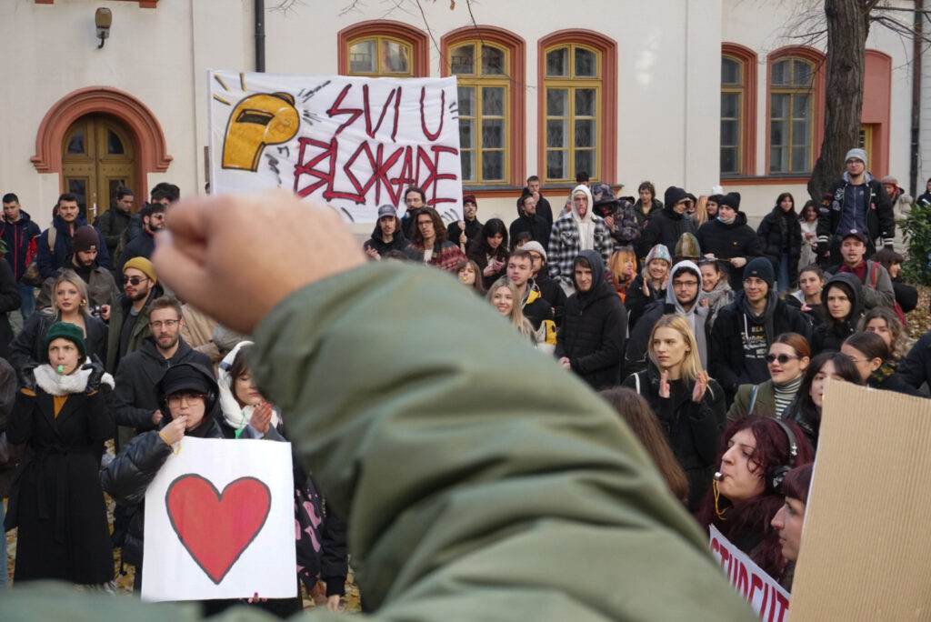 Raste revolt u Srbiji: Studenti blokirali fakultete