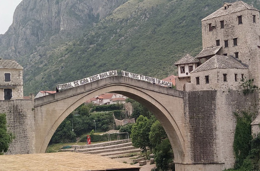 Red Army sa Starog mosta poslao poruku čelnicima Nogometnog saveza BiH