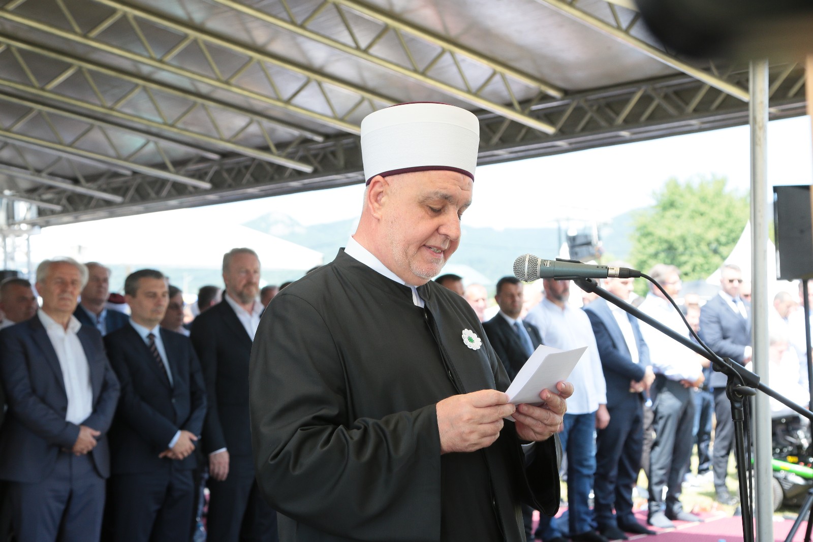 Reisul-ulema: Odbacimo zavade i zablude da ćemo se spasiti ako budemo pognuli glavu pred zlom