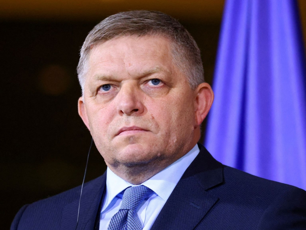 Robert Fico dobio novu prijetnju, stiglo mu pismo sa metkom