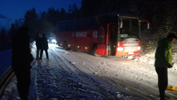 Romanija: Popriječio se autobus, saobraćaj blokiran