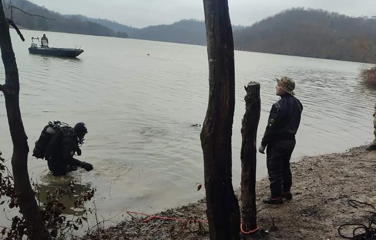 Ronioci na jezeru Drenova tragaju sa ubicom iz Kalesije