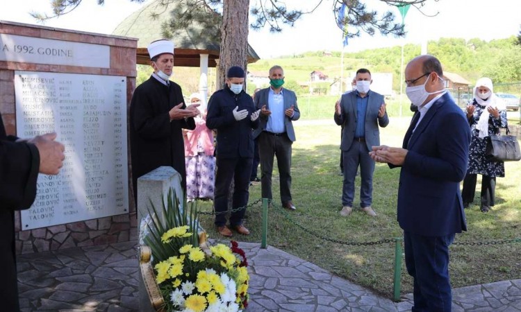 Salkić: Licemjerno je slaviti Dan pobjede nad fašizmom i veličati zločince