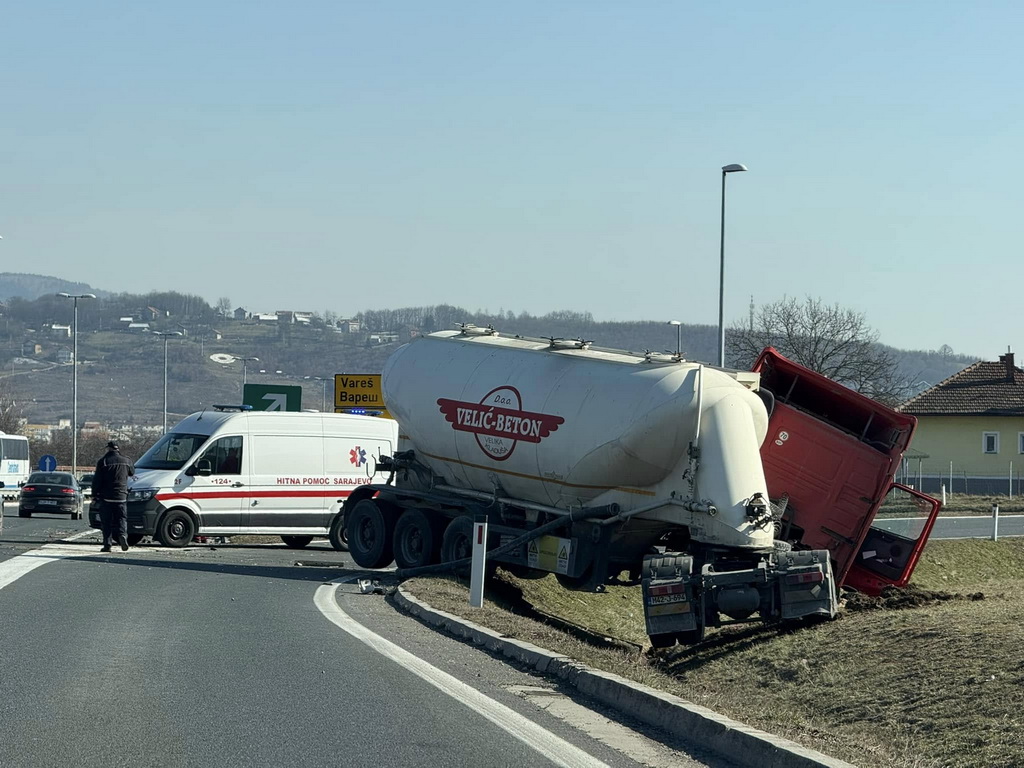 Saobraćajna nesreća na A1 Sarajevo - Visoko, dvije osobe povrijeđene