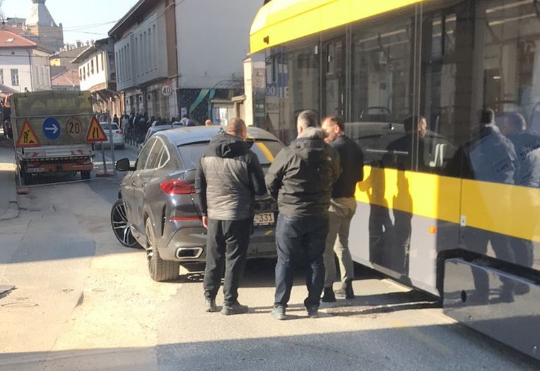 Sarajevo: Sudar automobila i novog tramvaja kod Sebilja