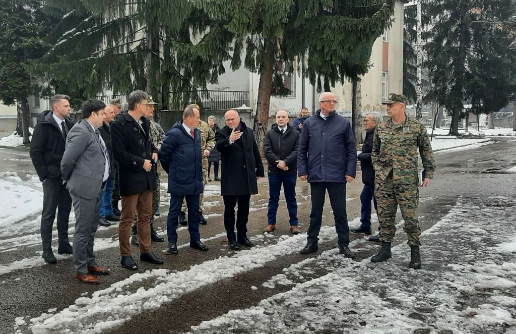 Sastanak povodom prezentacije civilno-vojnog projekta u kasarni Travnik