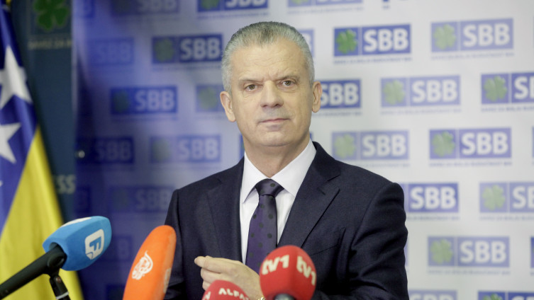 SBB: Dok priča da niko u RS ne želi rat, Dodik uvozi Kapetana Dragana