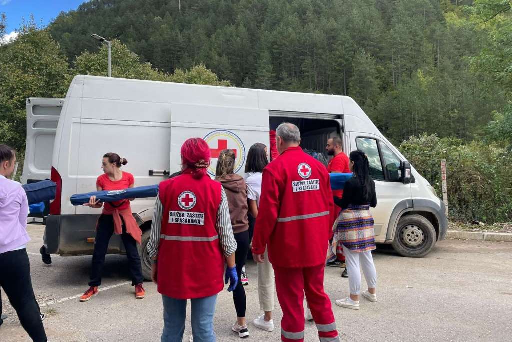 Situacija na poplavljenim područjima vrlo teška, rad otežan i zbog potresnih scena