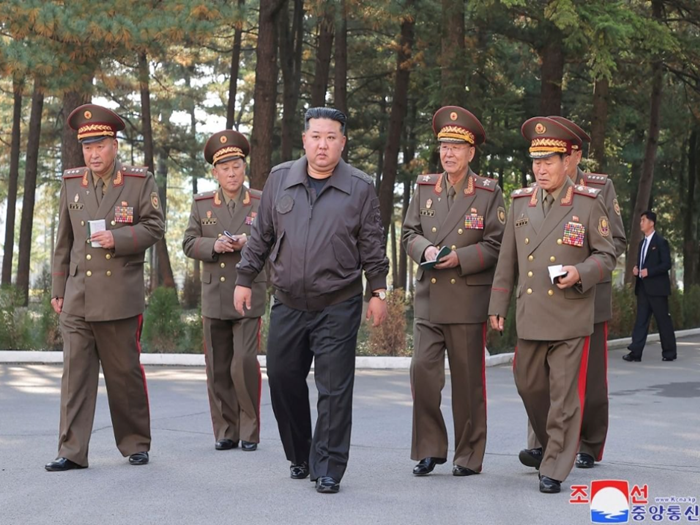 Sjevernokorejski čelnik Kim Jong Un obišao raketne baze