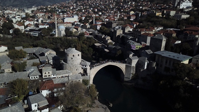 Skokom bez aplauza obilježena godišnjica rušenja Staroga mosta