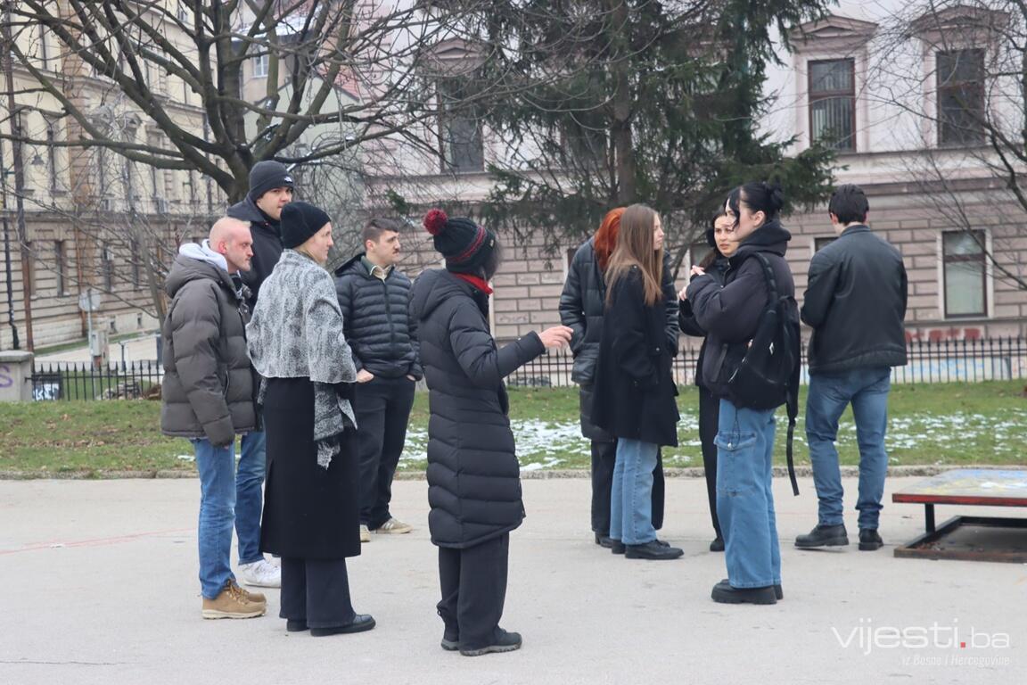 Slab odziv na protest u Sarajevu nakon ubistva majke i sina u Kalesiji: Pasivnost ili strah?