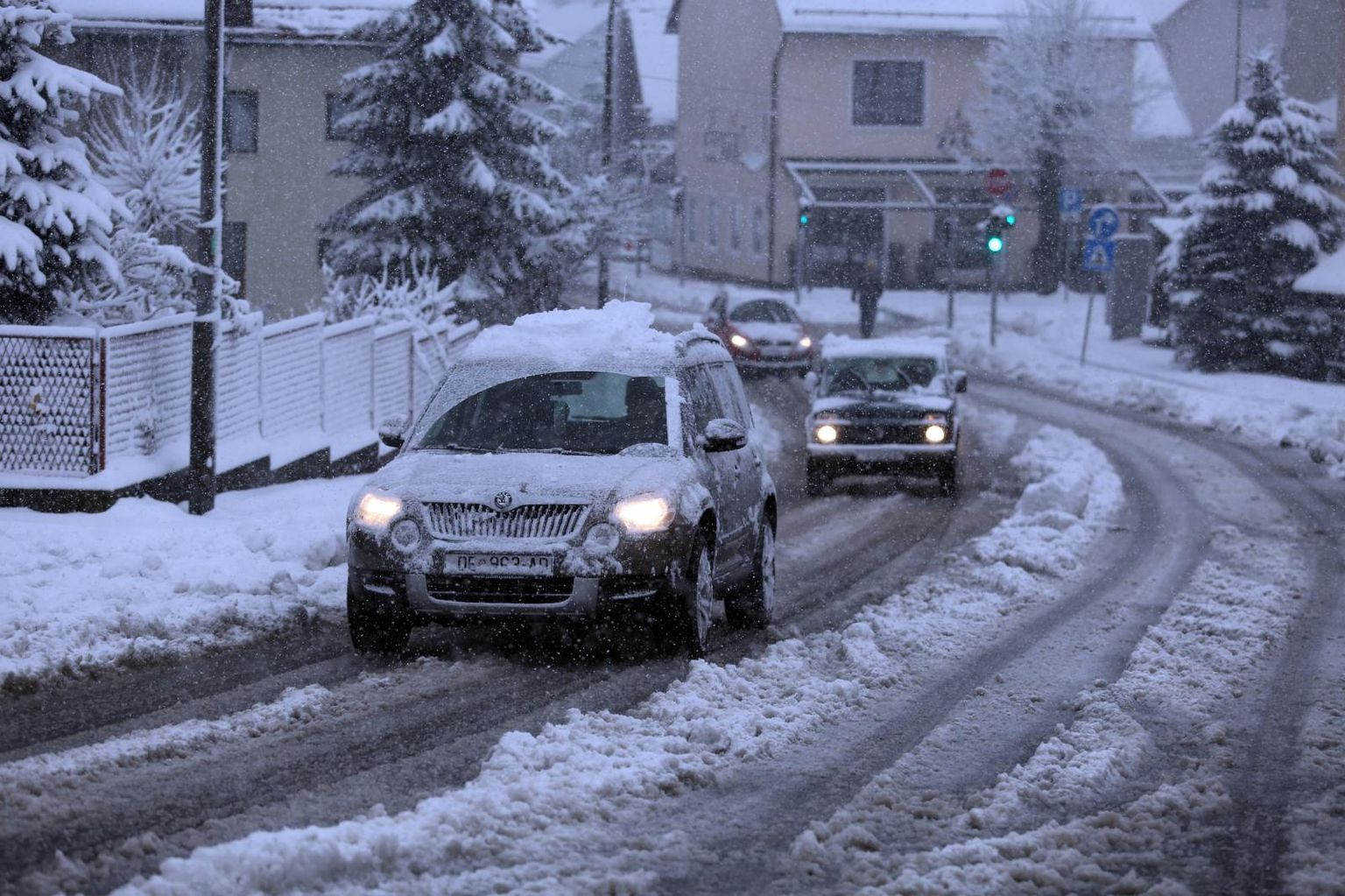 Snijeg otežava saobraćaj, vozite oprezno