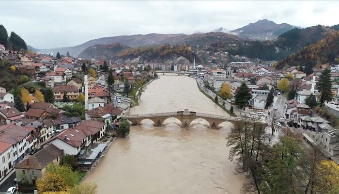 Snimci iz zraka: Poplave u Konjicu, uništena cesta u Dindolu