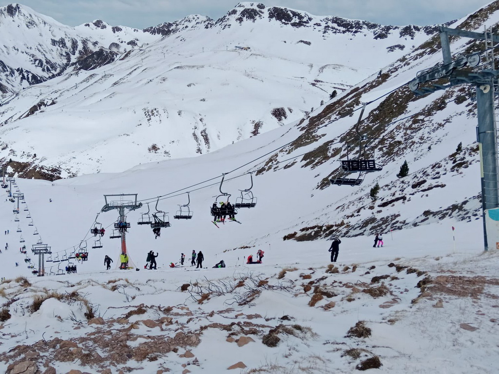 Španija: Žičara se srušila na ski-stazu, najmanje 30 ljudi povrijeđeno