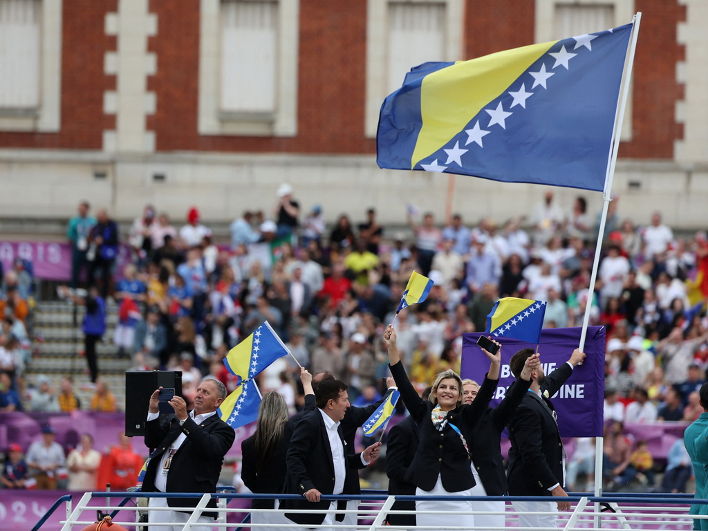 Spektakularno otvaranje Olimpijskih igara: Cerić i Pezer nosili zastavu BiH u Parizu
