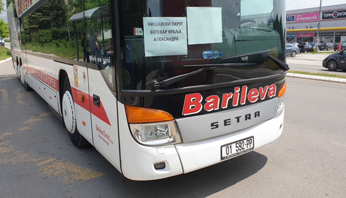 Srbi sa Kosova stigli na miting autobusima albanskih prevoznika