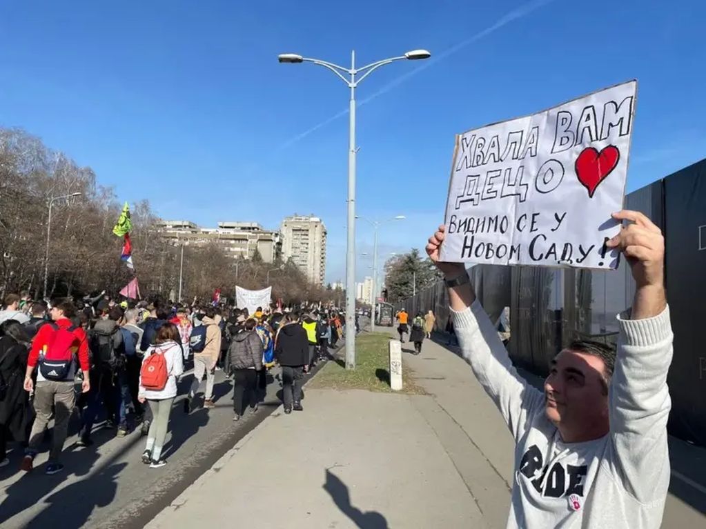 Srbija na nogama, studenti marširaju ka Novom Sadu, građani uz njih!