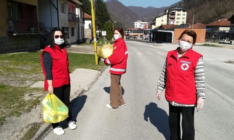 Srebrenica: Na terenu tim za podjelu prehrambeno-higijenskih artikala građanima