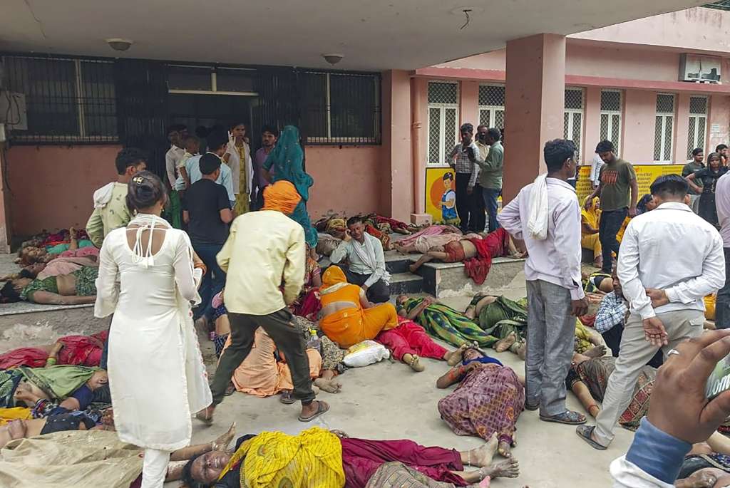 Stampedo na hinduističkom skupu u Indiji, najmanje 87 ljudi poginulo