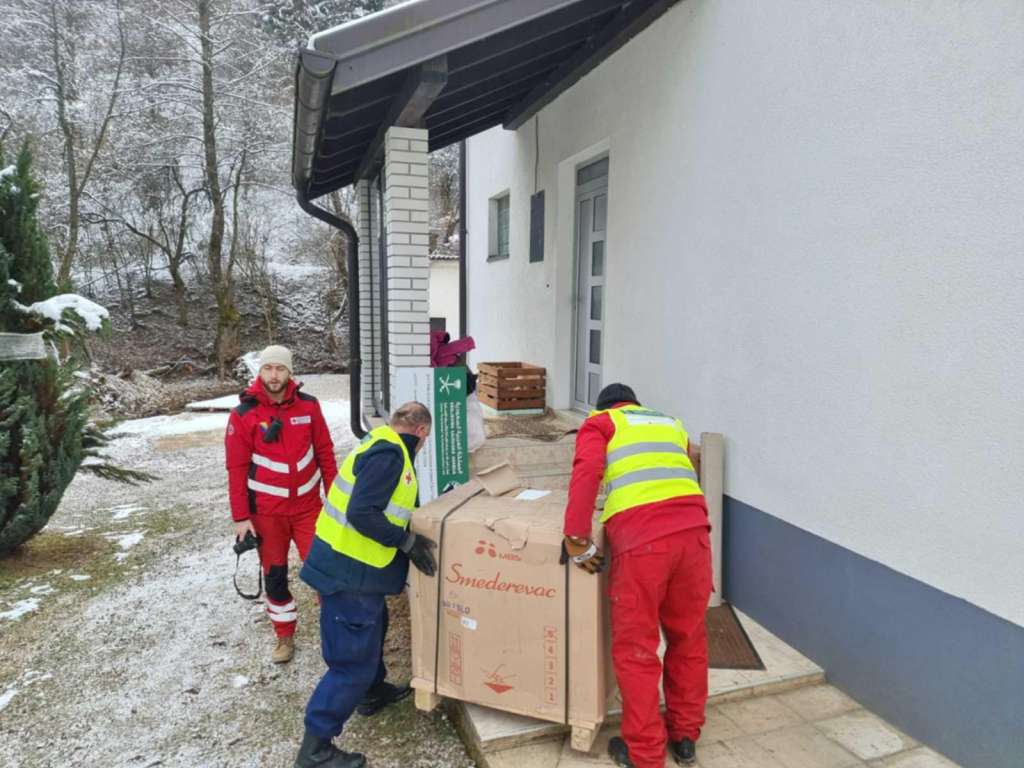 Stradalima u poplavama u Kreševu dodijeljena financijska sredstva i bijela tehnika