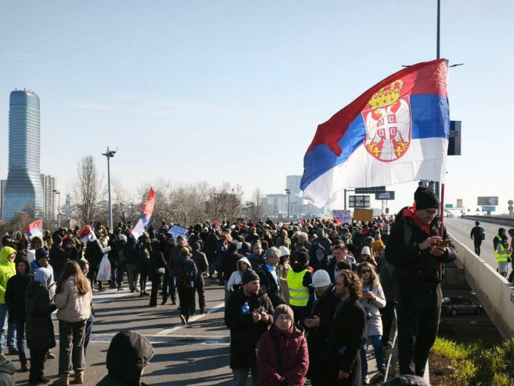 Studenti blokirali ulaze u Novi Sad, u Beogradu protesti na velikom mostu