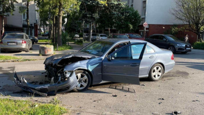 Sudar dva automobila u Lužanima: Jedna osoba povrijeđena