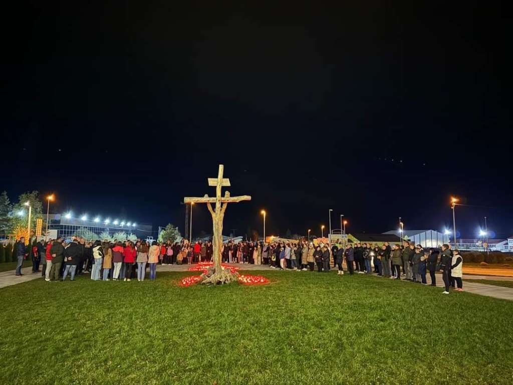 Svijeće za Vukovar upaljene u Tomislavgradu, Livnu i Kupresu