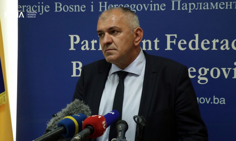 Tadić: Smanjenje naknada za sve dužnosnike federalne vlasti jeftini populizam