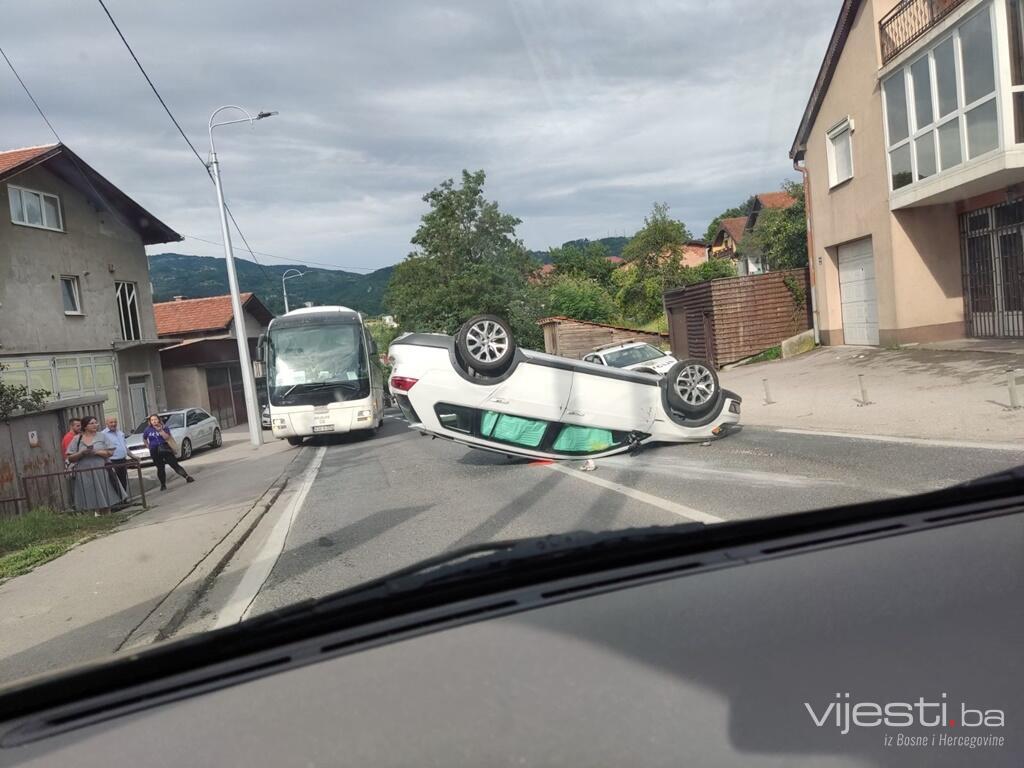 Teška saobraćajna nesreća na Barama: Automobil završio na krovu