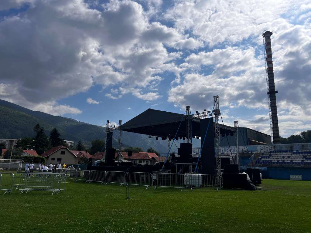 Travnik spreman za ljetni spektakl, koncert tri velike zvijezde