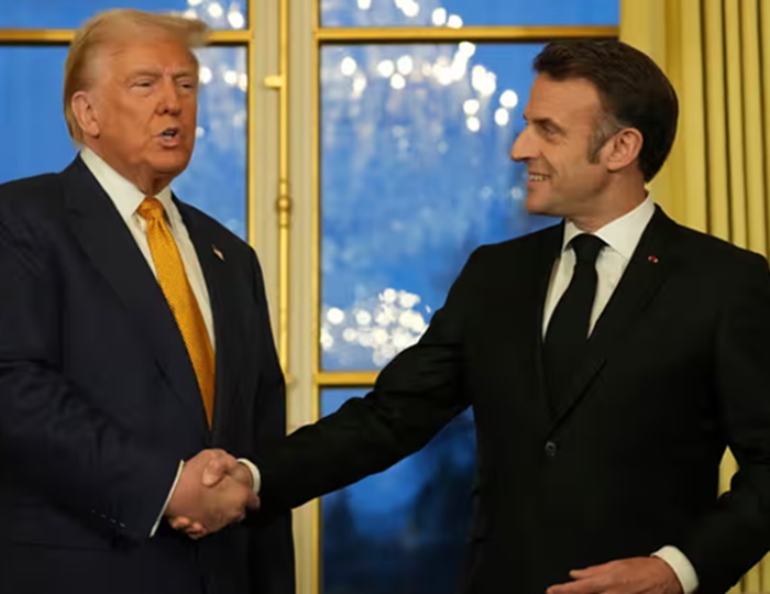 Trump se vraća na svjetsku scenu: Macron ga svečano dočekao u Parizu