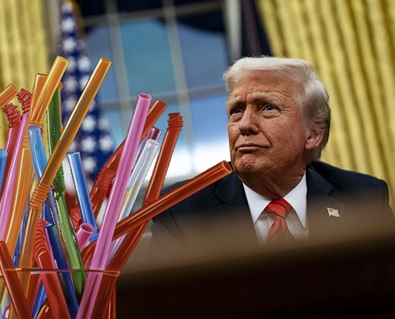 Trump: Vraćamo se plastičnim slamkama