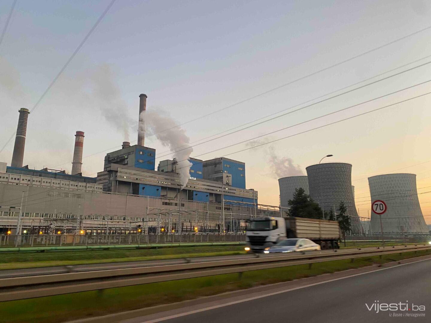 Tuzla još bez grijanja: Topli radijatori se očekuju večeras