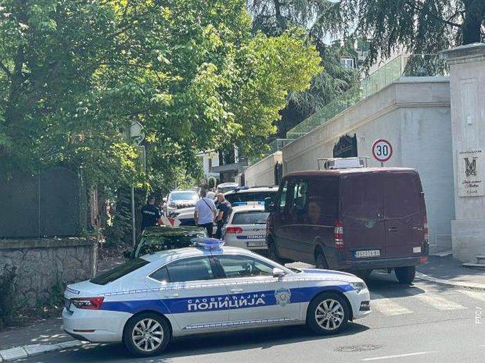 U Beogradu ranjen policajac ispred ambasade Izraela, napadač likvidiran?