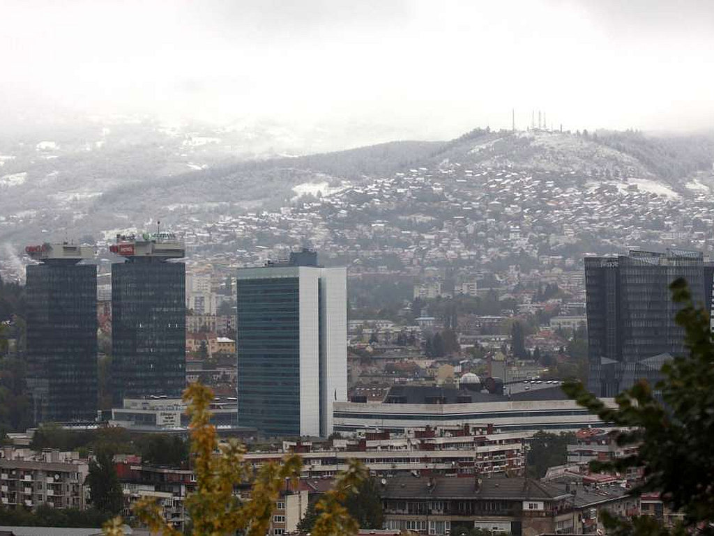 U BiH danas preteno oblačno, bit će i bure