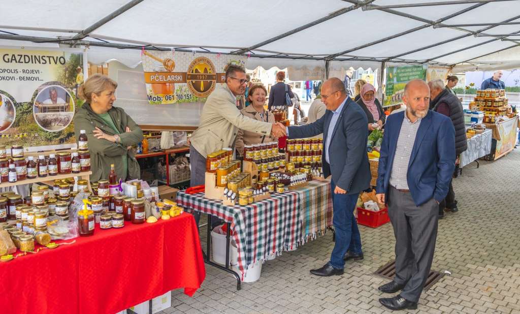 U Bihaću otvoren Sajam pčelarstva i meda 