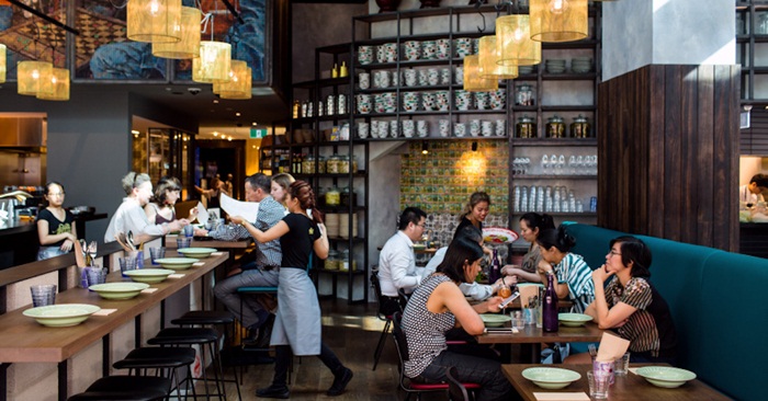 Dozvoljeno okupljanje 100 ljudi u zatvorenom i 300 na otvorenom prostoru