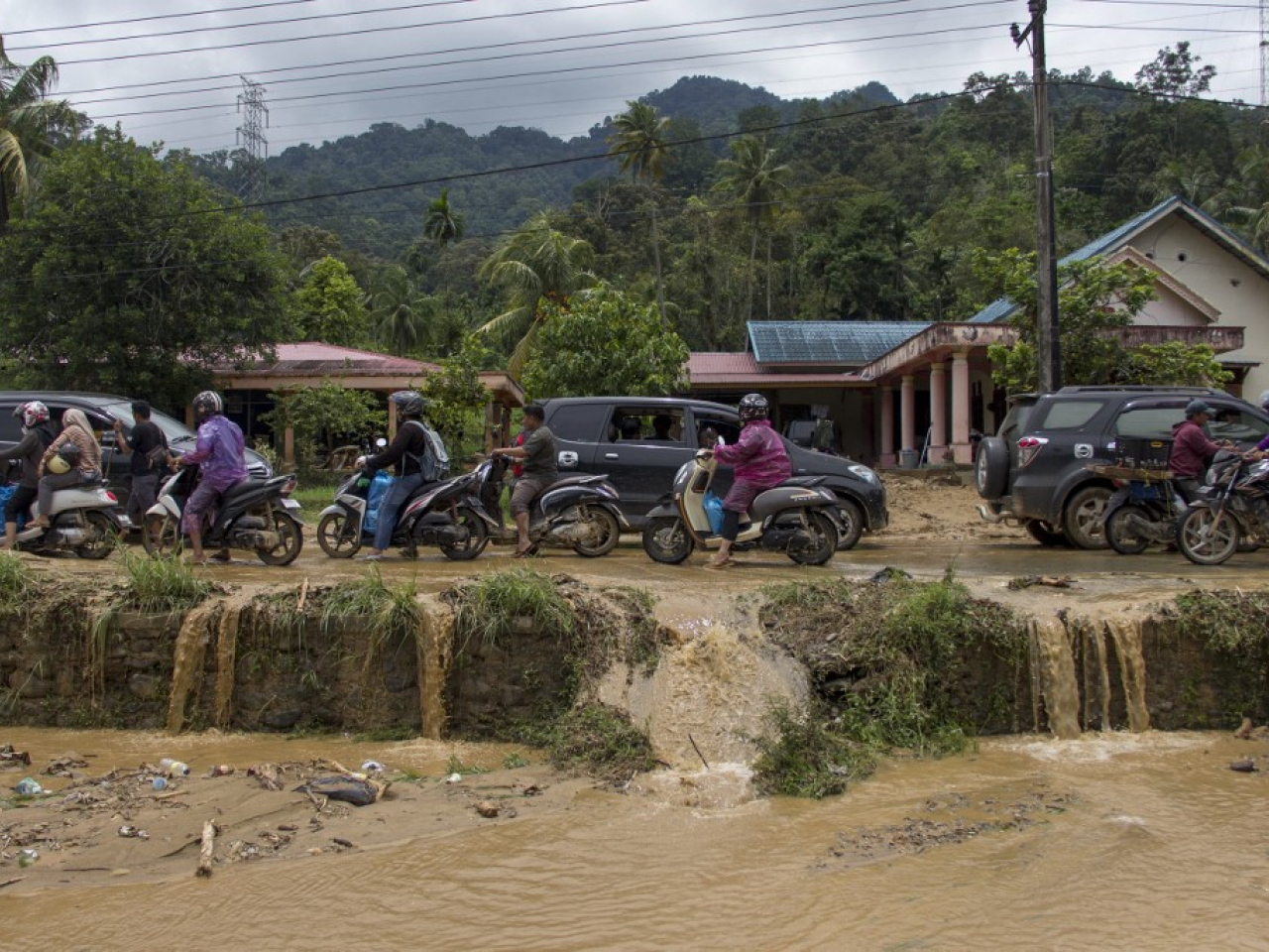 U Indoneziji 26 mrtvih u poplavama na Sumatri