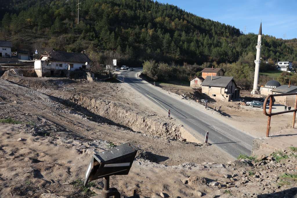 U Jablanici nastavljeni radovi na uređenju lokaliteta za postavljanje kontejnerskog naselja